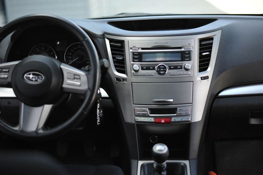 Subaru Outback Subaru Outback manual 2.5L 4x4 grafit 2010r.