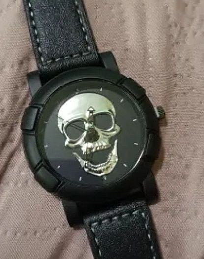 Solidny zegarek na ręke