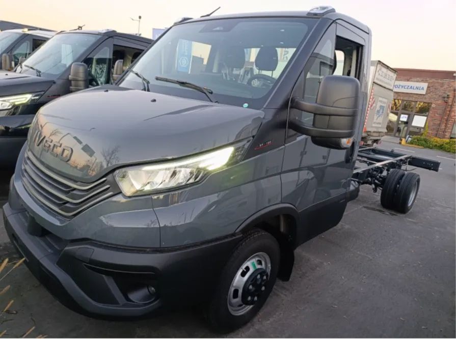 Iveco DAILY WYPRZEDAŻ DEALERA – zastosowanie pod 10 palet !!!  Podwozie do zabudowy, 180km, 3 litry, climatronic, full LED,