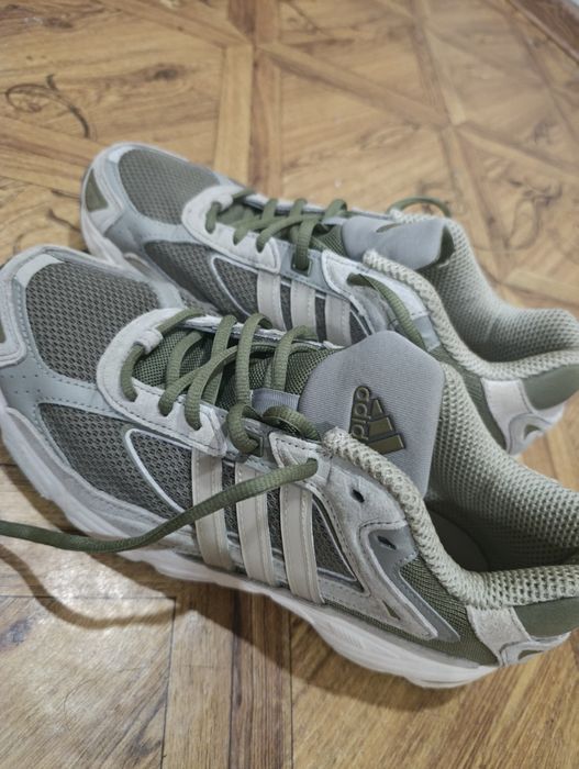 Кросівки 42.5 розмір