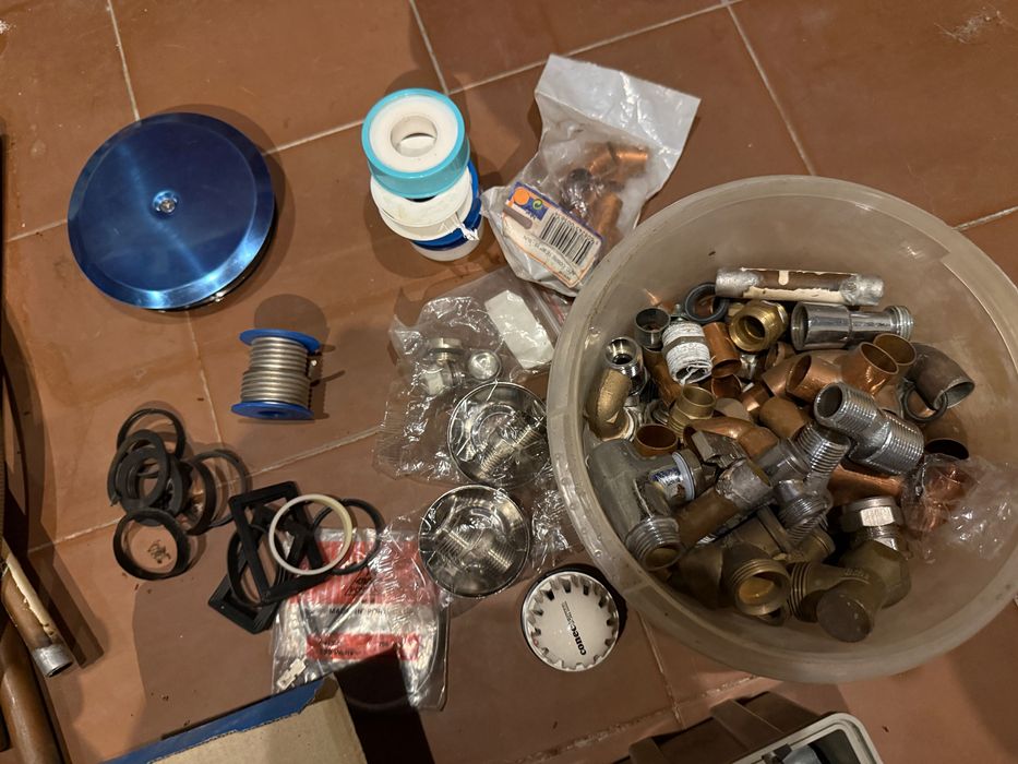 Lote de acessórios de canalização