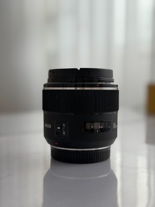 Обʼєктив для Canon EF 85 mm 1.8