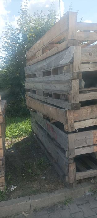 Sprzedam uszkodzone SKRZYNIO-PALETY drewniane 136x264 cm .