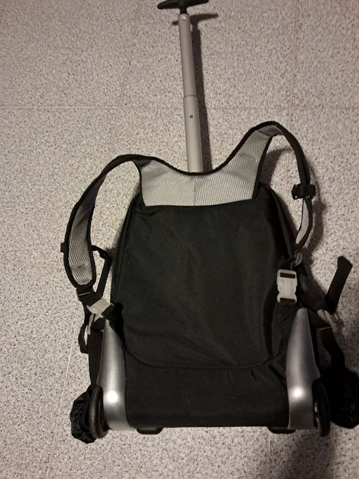 Mochila com trolley acolchoada com várias bolsas como nova