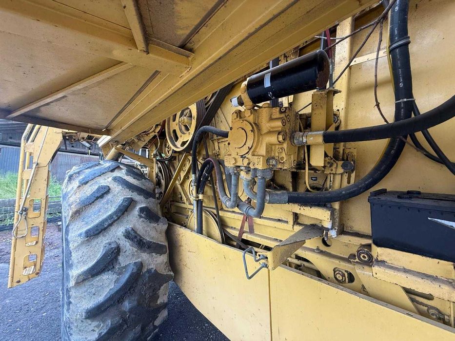 Kombajn New Holland / Bizon tc59