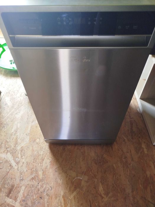 Sprzedam zmywarkę Whirlpool.