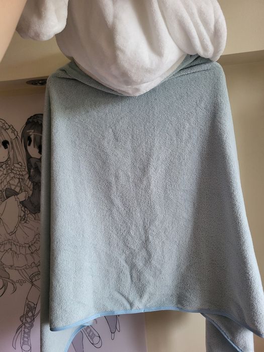 Cinnamoroll Sanrio – pluszowa narzutka / ponczo / kocyk z kapturem i uszami