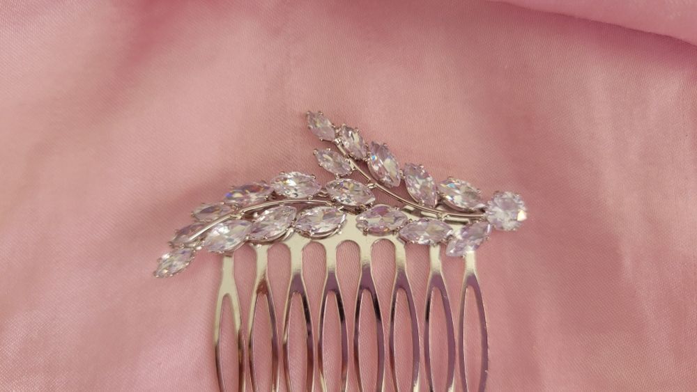 Acessório para Cabelo Prateado com Pedras Brilhantes em Aço Inoxidável