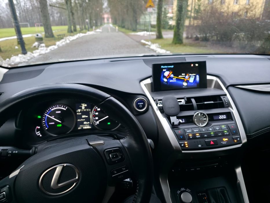 Lexus nx300h stan b.dobry