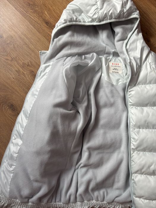 Куртка на дівчинку