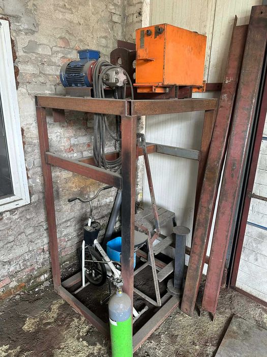 Prasa do drewna / prasa hydrauliczna – mocna konstrukcja, do dokończenia