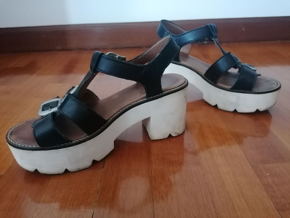 Sandália preta confortável