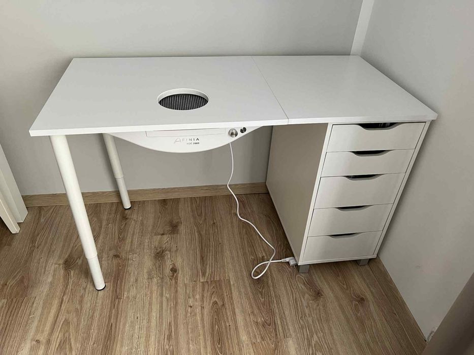 Biurko kosmetyczne do pochlaniacz afinia