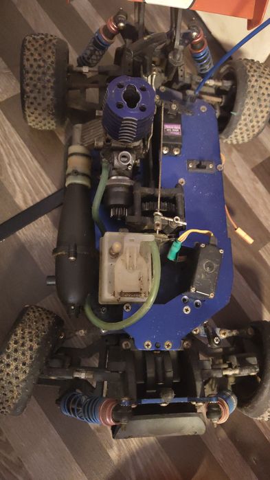Carro telecomandado a gasolina