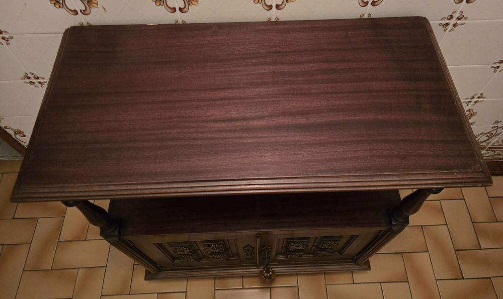 Movel antigo de madeira