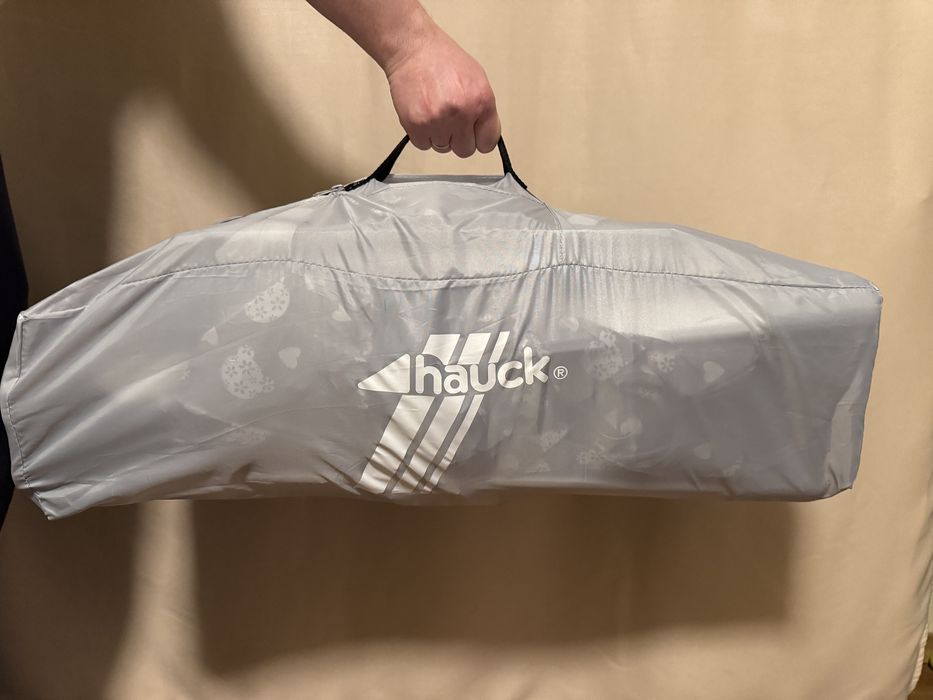 Дуже зручне і компактне ліжечко Hauck від народження