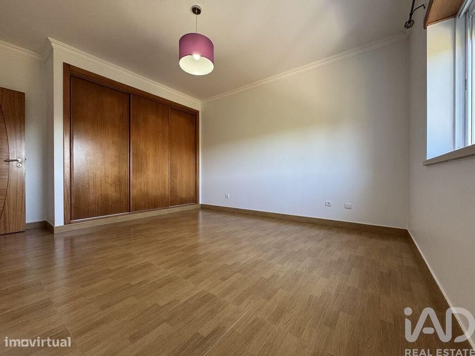 Moradia isolada T4 em Serra e Junceira de 204,5 m2
