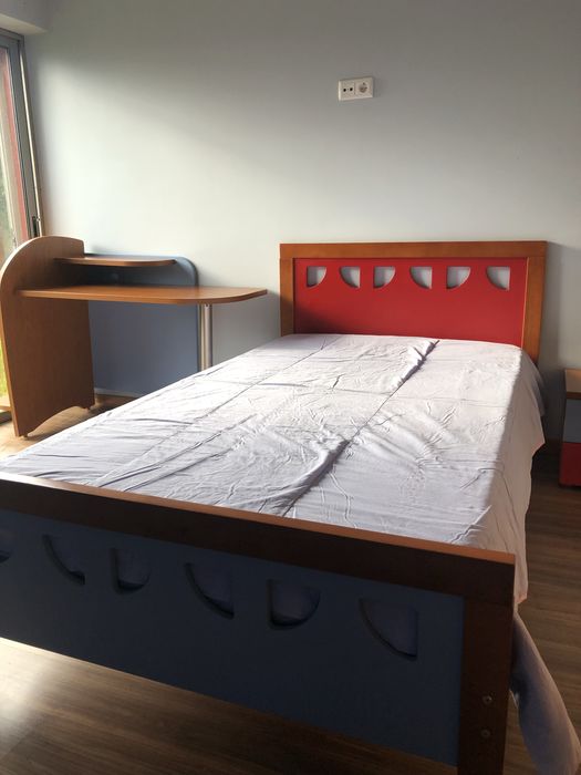 Cama e mesinha
