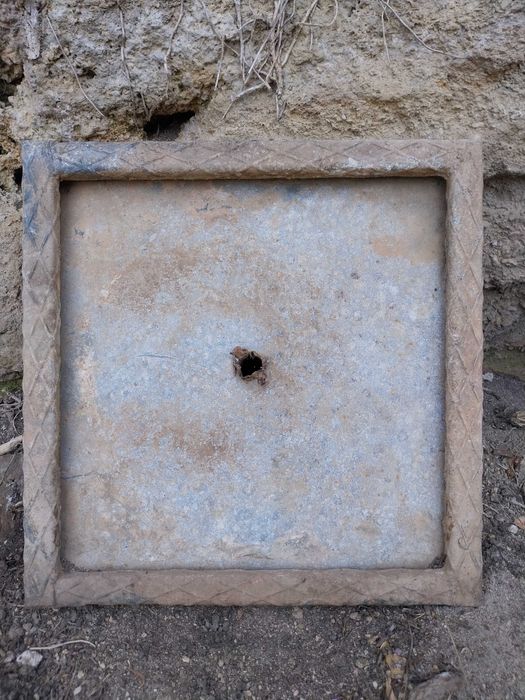 Tampa em cimento para caixa cúbica com aro