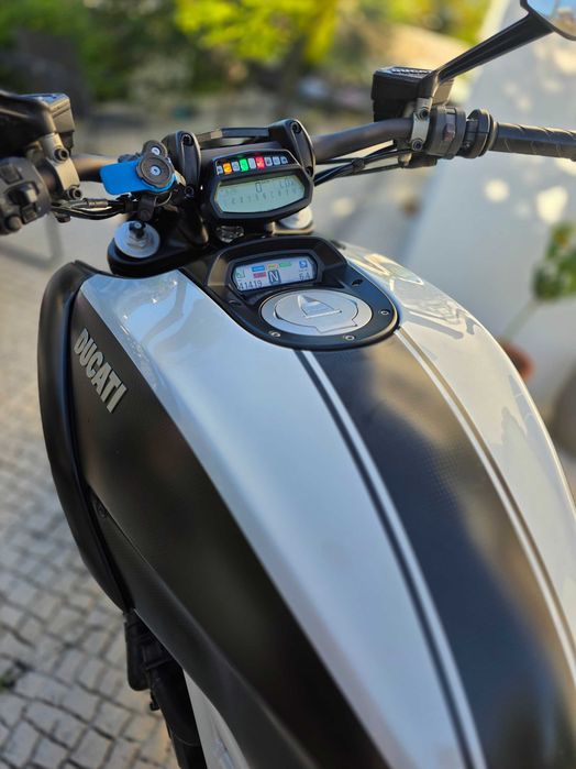 DUCATI DIAVEL 1200 Carbon Edition