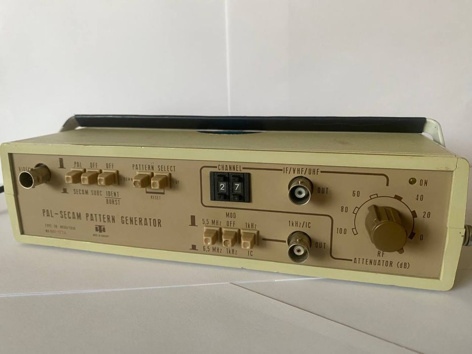 Генератор сигналов PAL-SECAM TR-0836/T046
