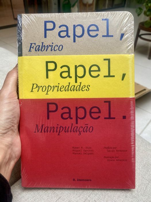 Livro novo. Papel, Papel, Papel. item.zero