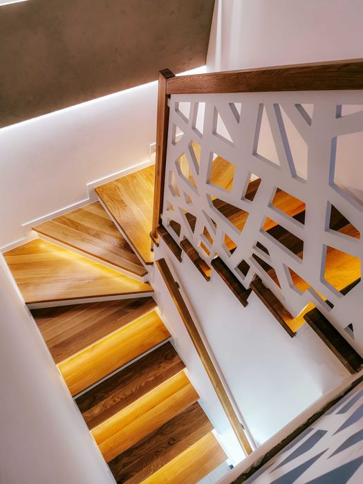 SCHODY drewniane, BALUSTRADA AŻUROWA, projekt, montaż, PRODUCENT