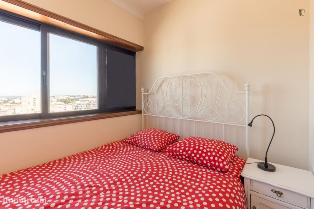 Quarto - localizado em Paranhos Porto