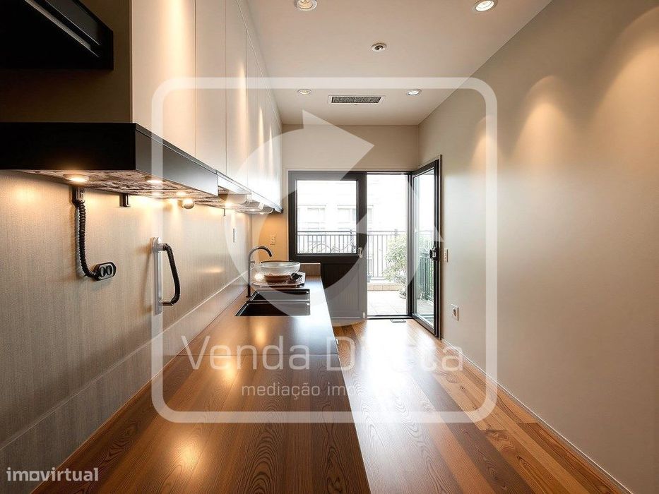 Apartamento T2 com 92 m² na Amora Excelente localização e acessos