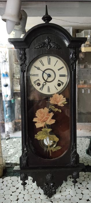 Relógio antigo de pêndulo