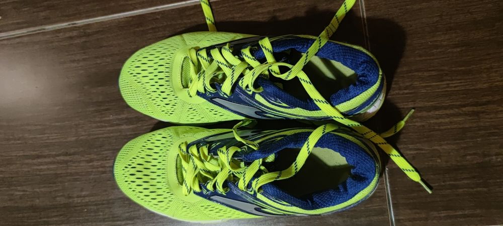Спортивні кросівки 42 розміру