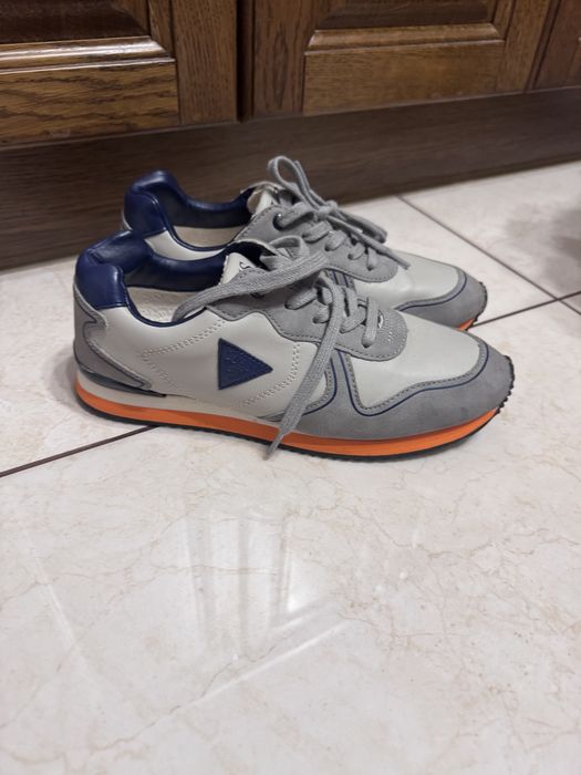 Жіночі кросівки Guess