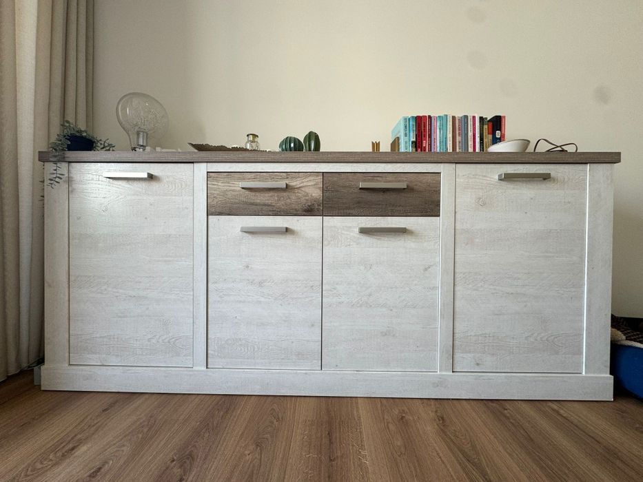Aparador moderno branco e madeira