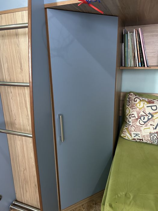 Комплекс ліжко-горище зі столом