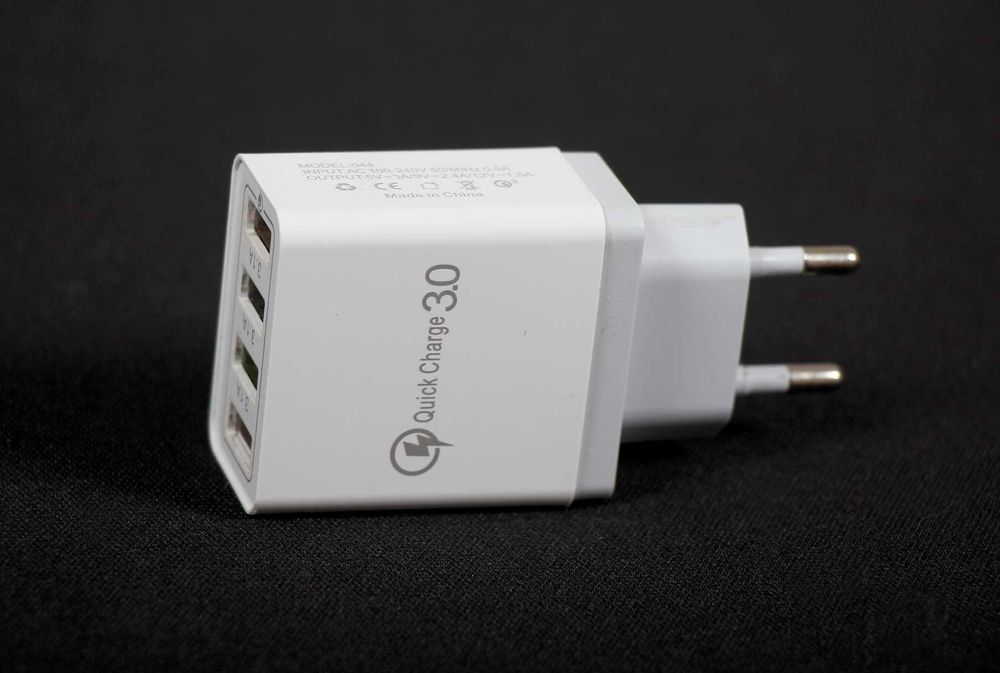 Мережевий зарядний пристрій USBx4 білий