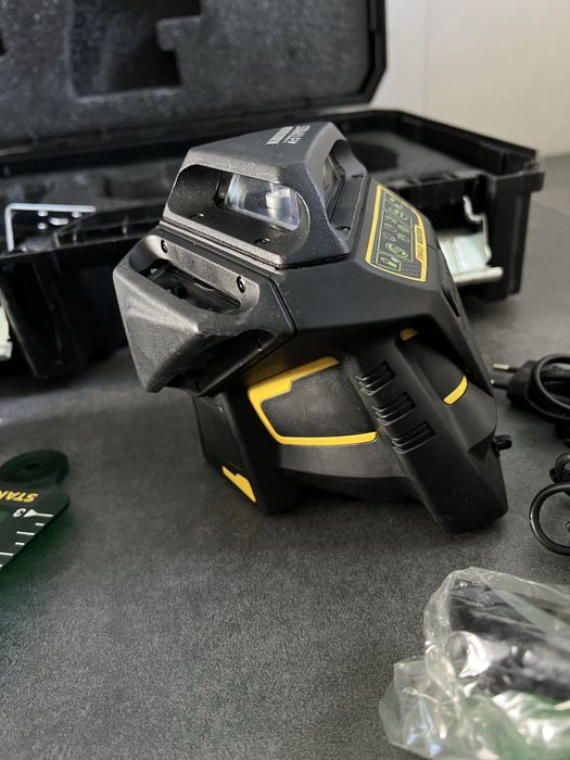 Лазерний нівелір STANLEY FMHT1-77356 (зелений промінь)