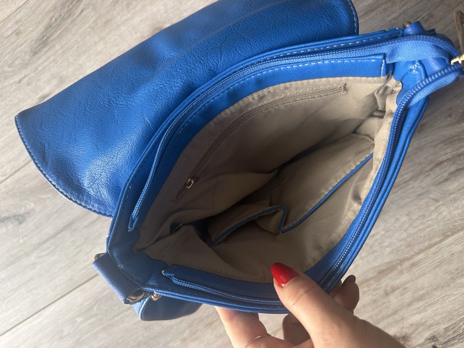 Яскрава містка сумка