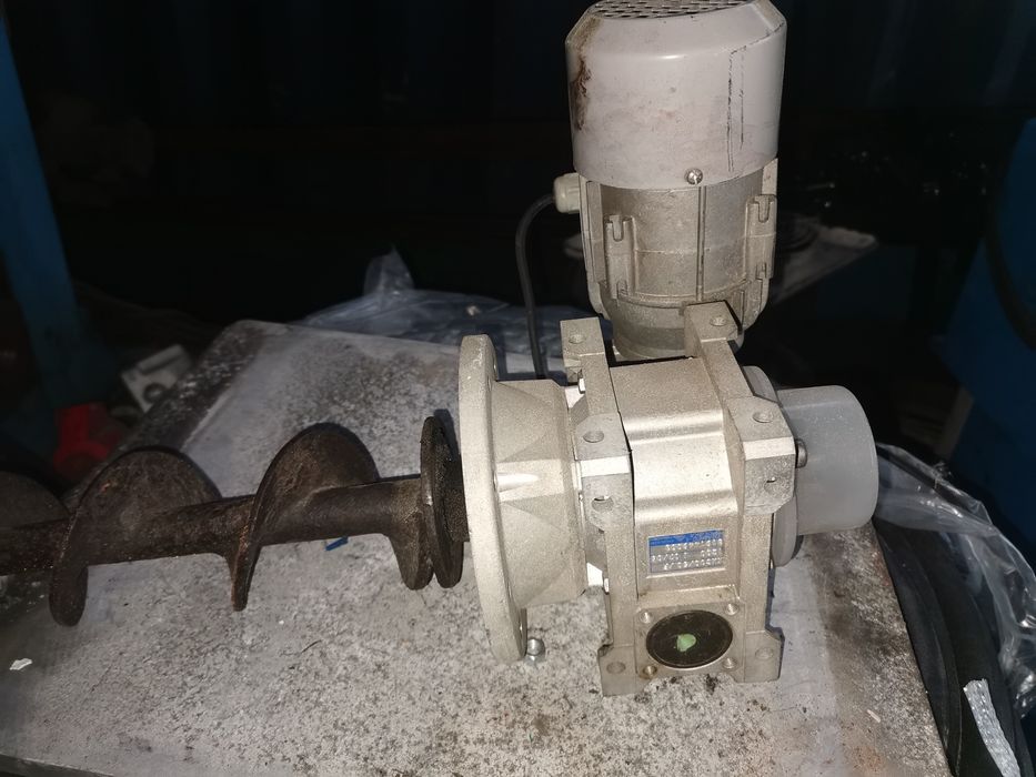 Podajnik ślimakowy do pieca