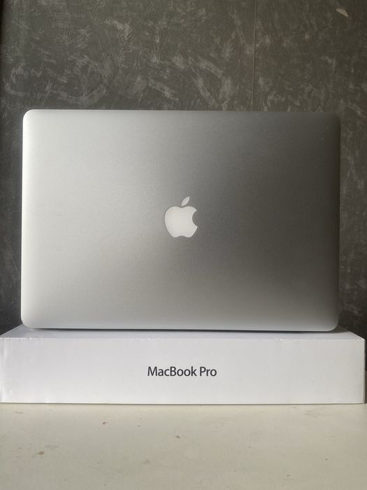 Macbook Pro i7 8GB 256 SSD 15”