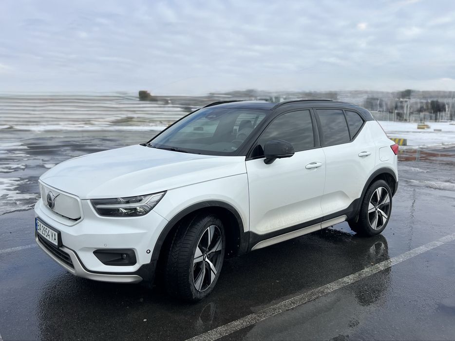 Volvo XC40 електро