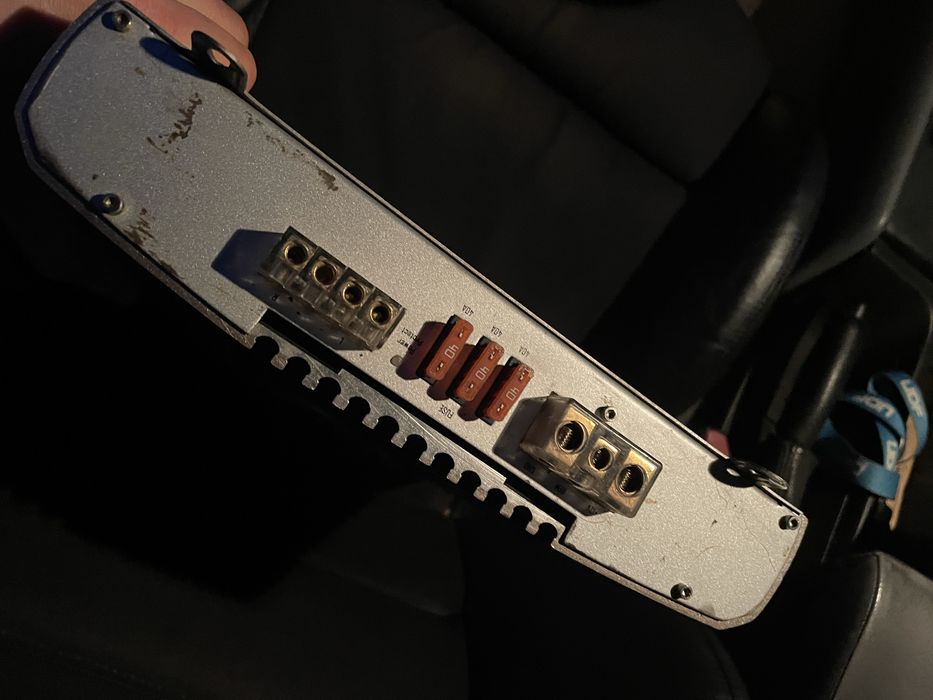 усилитель автомобильный