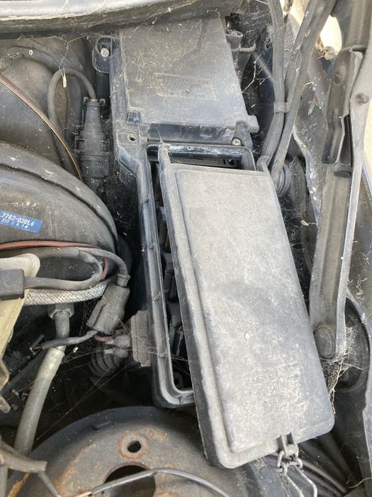mercedes 200d w124 grelhas ventiladores sofagem, caixa fusiveis cervof