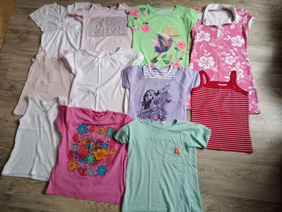 Paka 122-128 lato koło domu