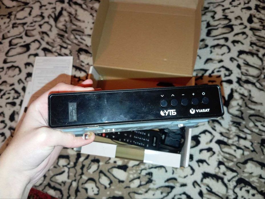 Тюнер Віасат новий
