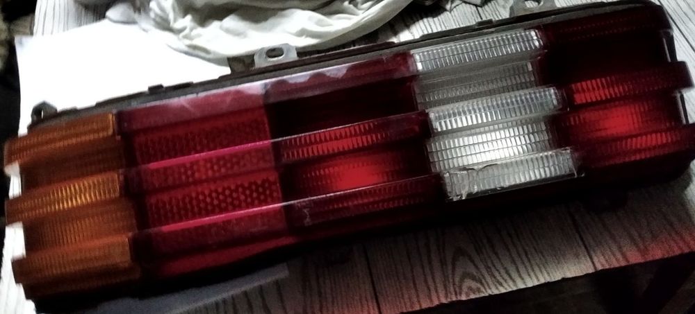 Продам правий , задній фонарь Mercedes 123