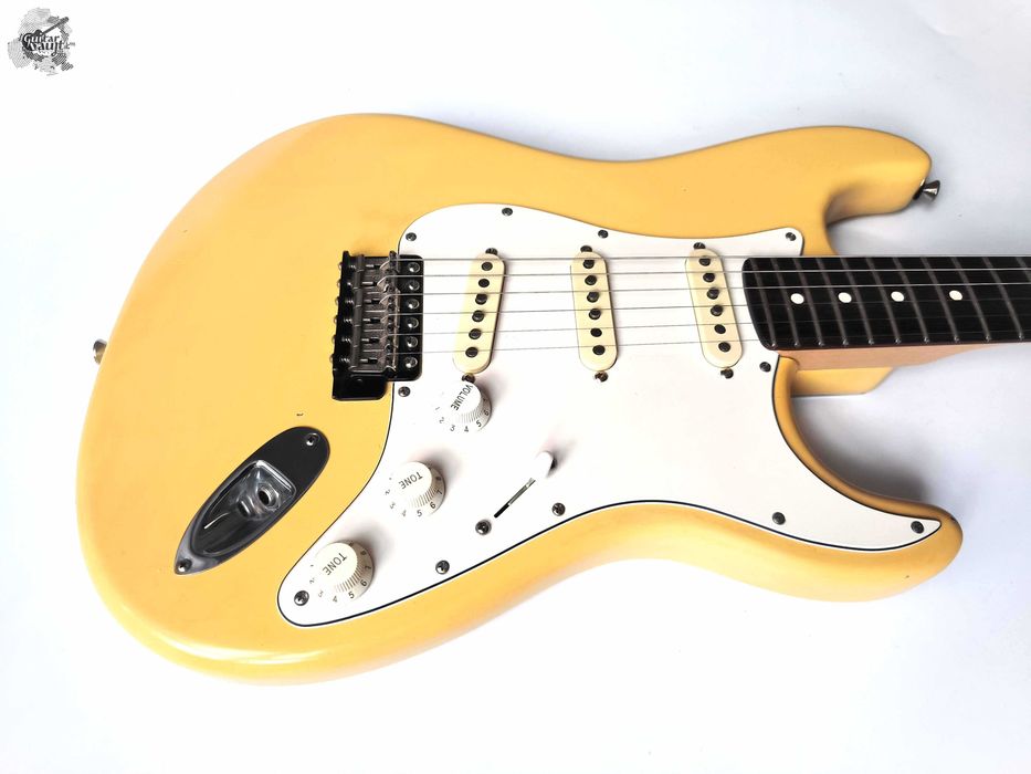 $950 Fender® American Highway One Stratocaster '2008 Vintage White