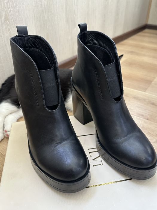 Черевики на каблуку