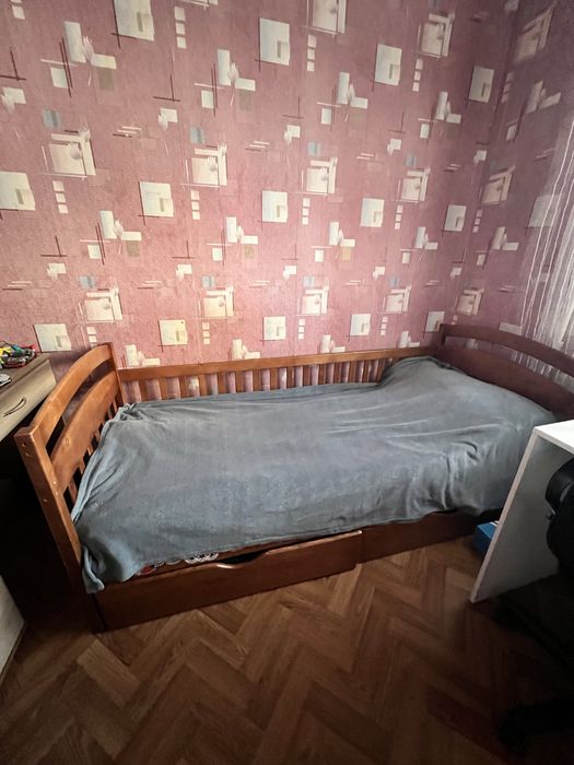 Ліжко з додатковим бортиком