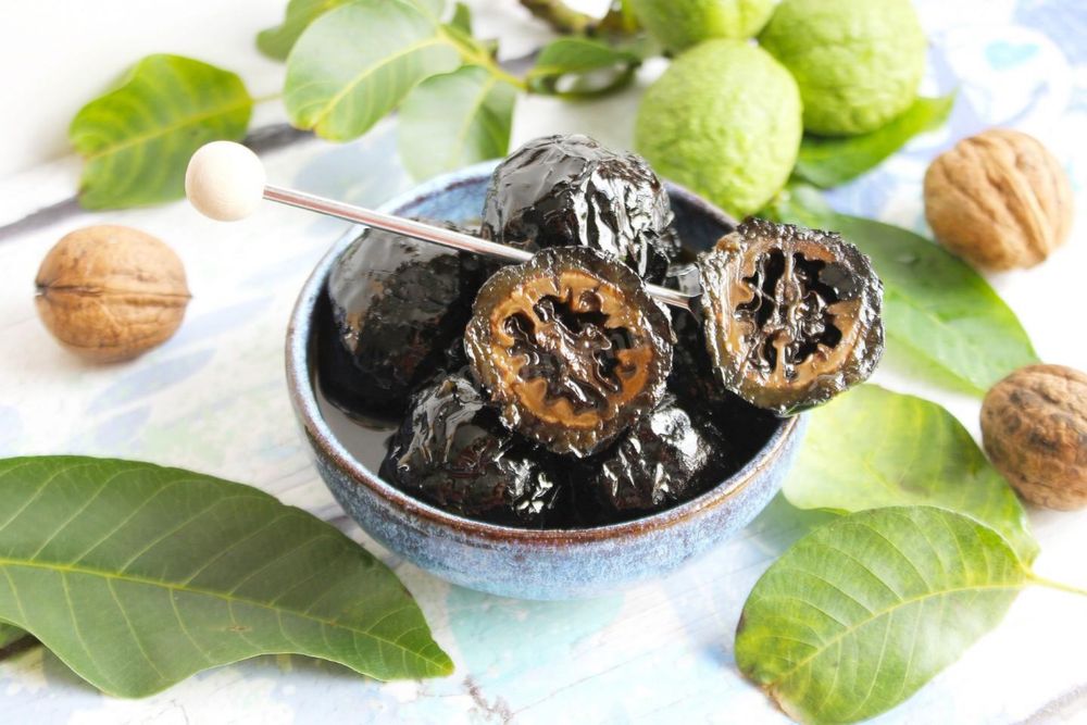 Konfitura z zielonych orzechów włoskich