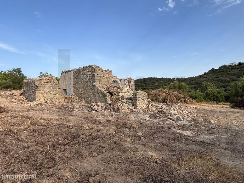 Terreno com Ruina em Charneca de São Faustino - Boliqueime - Loulé